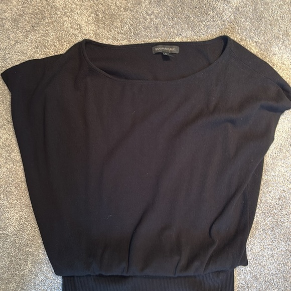 Elegant Black Sweater Dress - Picture 5 of 6